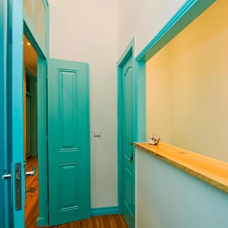 Homestay C&o Alcantara-lisbon *