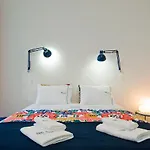 C&o Alcantara-lisbon Homestay *
